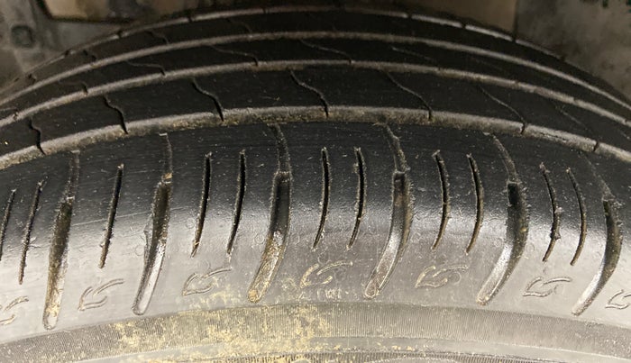2019 Maruti Vitara Brezza ZDI AMT, Diesel, Automatic, 17,637 km, Left Front Tyre Tread