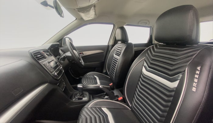 2019 Maruti Vitara Brezza ZDI AMT, Diesel, Automatic, 17,637 km, Right Side Front Door Cabin