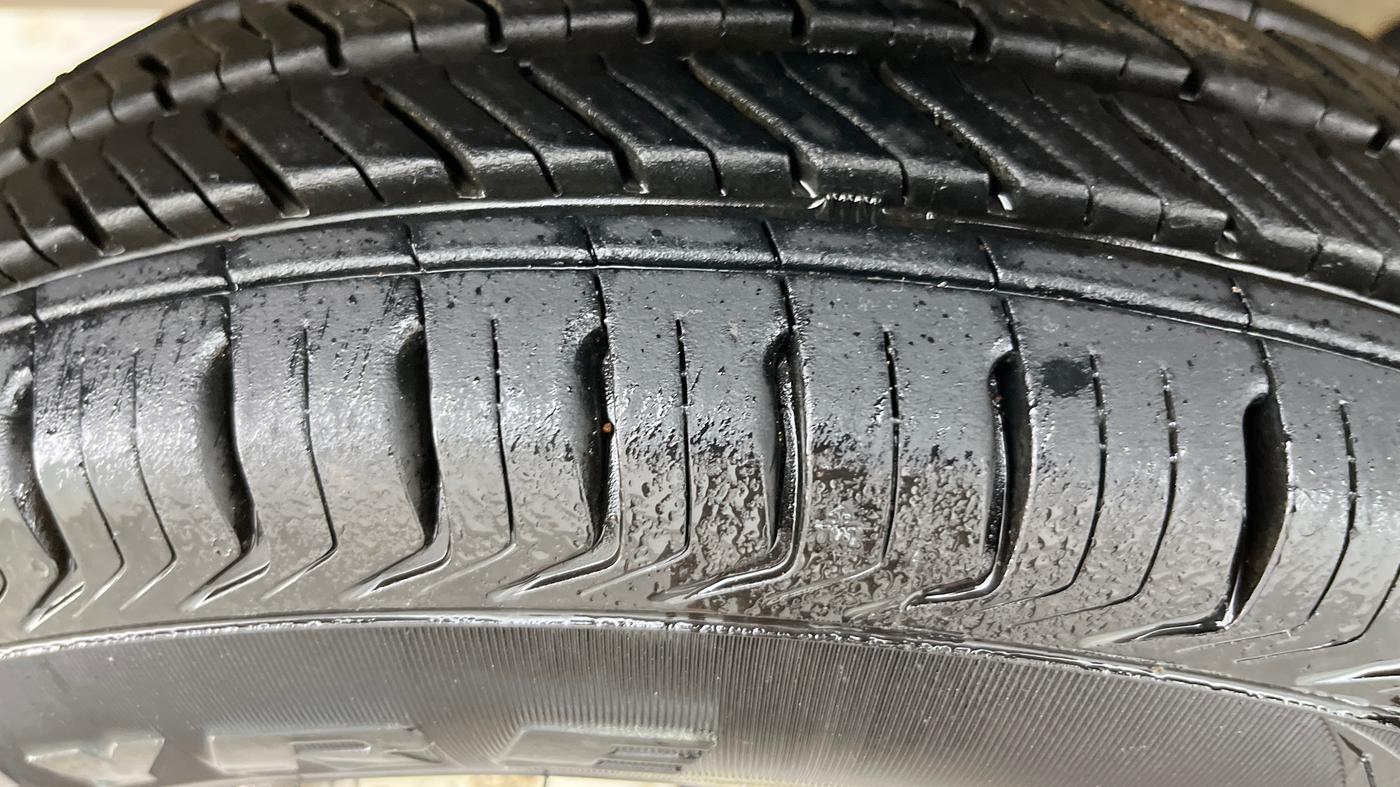 2016 Maruti Eeco 5 STR WITH A/C+HTR, Petrol, Manual, 1,13,326 km, Left Front Tyre Tread