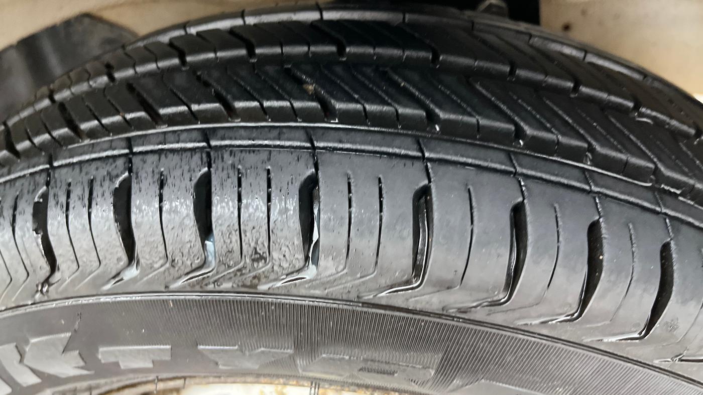 2016 Maruti Eeco 5 STR WITH A/C+HTR, Petrol, Manual, 1,13,326 km, Right Front Tyre Tread
