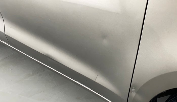 2018 Maruti Swift ZXI PLUS, Petrol, Manual, 66,906 km, Driver-side door - Slightly dented