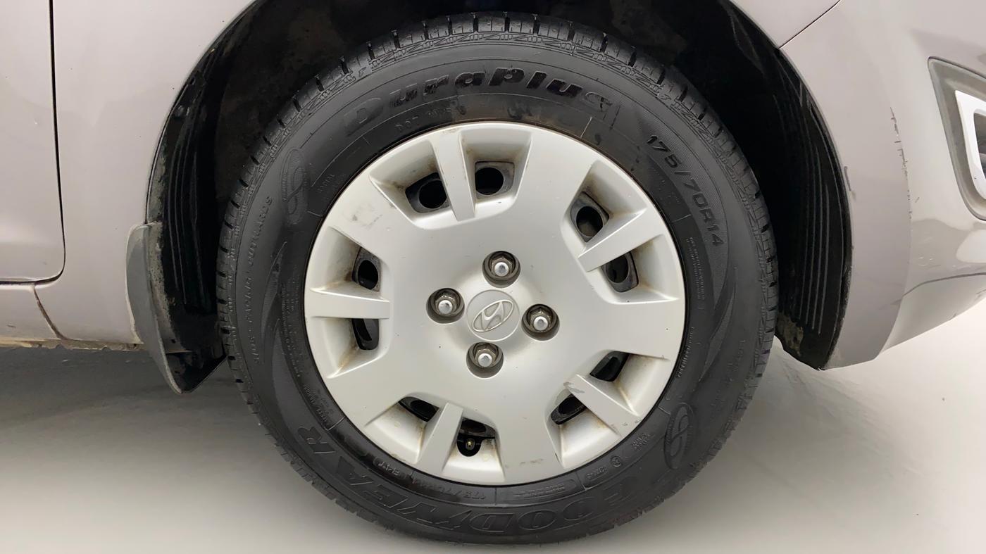 2013 Hyundai i20 MAGNA (O) 1.2, Petrol, Manual, 59,653 km, Right Front Wheel