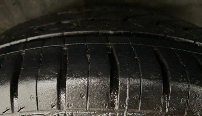2013 Hyundai i20 MAGNA (O) 1.2, Petrol, Manual, 59,653 km, Right Rear Tyre Tread