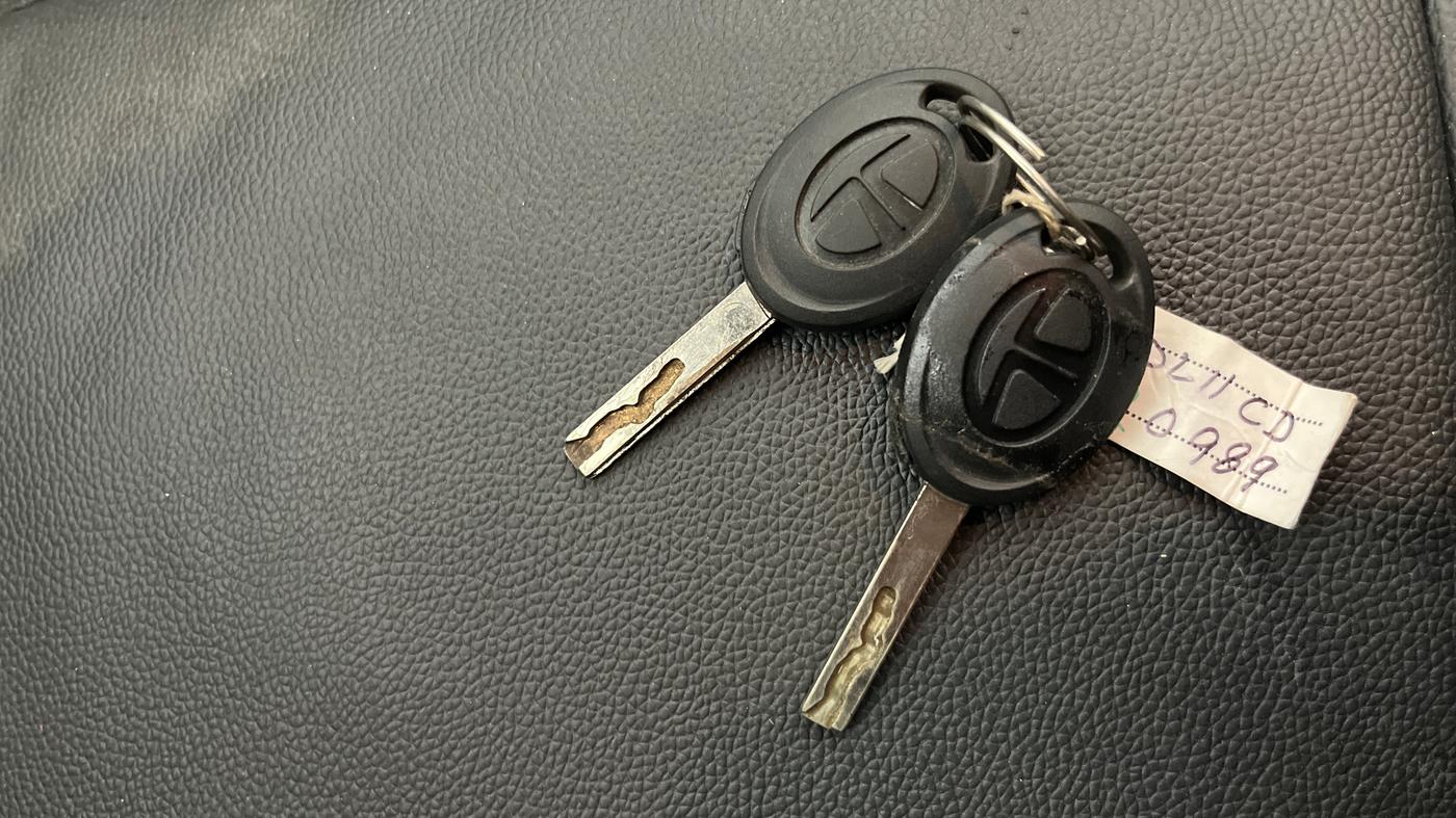 2022 Tata ALTROZ XE PETROL, Petrol, Manual, 63,587 km, Key Close Up