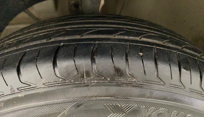 2019 Maruti Dzire VDI, Diesel, Manual, 84,217 km, Left Front Tyre Tread