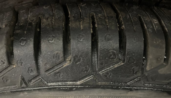 2014 Hyundai Eon ERA +, Petrol, Manual, 1,07,846 km, Right Rear Tyre Tread