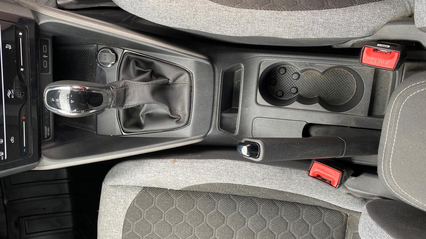 2025 Skoda Kylaq Signature Plus AT, Petrol, Automatic, 7,274 km, Gear Lever