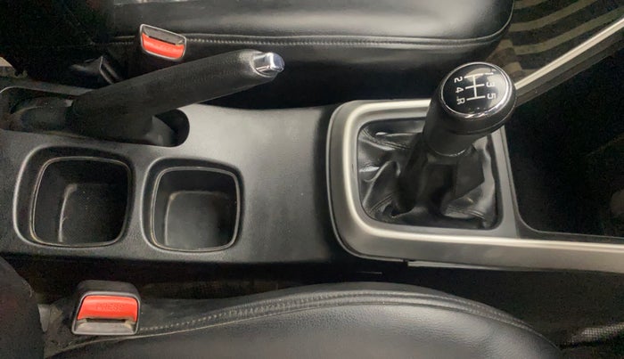 2016 Maruti S Cross ZETA 1.3, Diesel, Manual, 83,840 km, Gear Lever