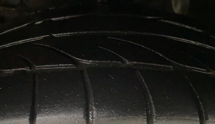 2016 Maruti S Cross ZETA 1.3, Diesel, Manual, 83,840 km, Left Front Tyre Tread