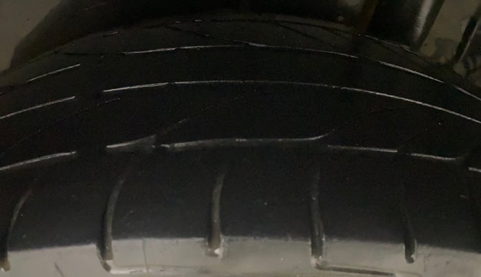 2016 Maruti S Cross ZETA 1.3, Diesel, Manual, 83,840 km, Left Rear Tyre Tread