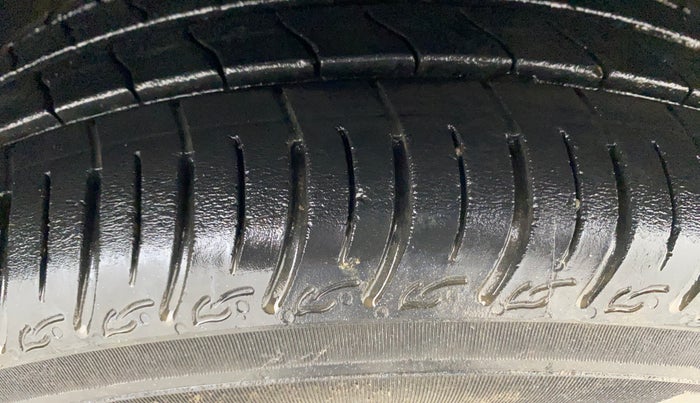 2017 Tata Tiago XT PETROL, Petrol, Manual, 26,307 km, Right Front Tyre Tread