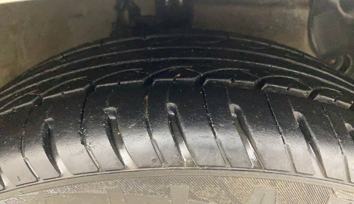 2015 Hyundai Xcent SX 1.2, Petrol, Manual, 68,253 km, Right Front Tyre Tread