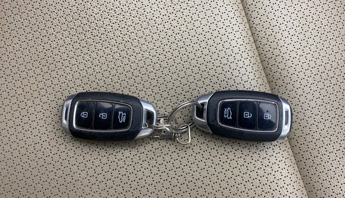 2018 Hyundai Verna 1.6 VTVT SX (O) AT, Petrol, Automatic, 96,462 km, Key Close Up