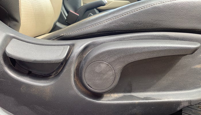 2018 Hyundai Verna 1.6 VTVT SX (O) AT, Petrol, Automatic, 96,462 km, Driver Side Adjustment Panel