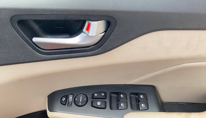 2018 Hyundai Verna 1.6 VTVT SX (O) AT, Petrol, Automatic, 96,462 km, Driver Side Door Panels Control