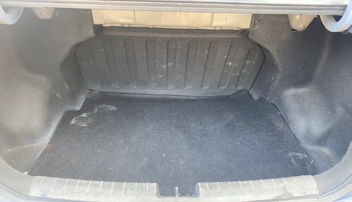 2015 Hyundai Xcent SX AT 1.2 (O), Petrol, Automatic, 83,775 km, Boot Inside