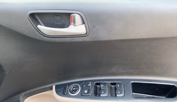 2015 Hyundai Xcent SX AT 1.2 (O), Petrol, Automatic, 83,775 km, Driver Side Door Panels Control