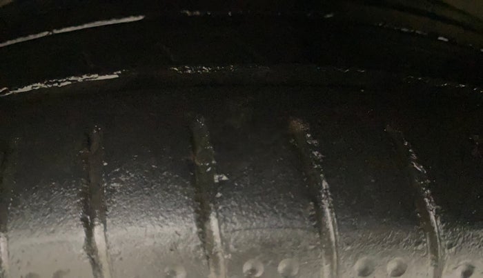 2015 Hyundai Xcent SX AT 1.2 (O), Petrol, Automatic, 83,775 km, Left Front Tyre Tread