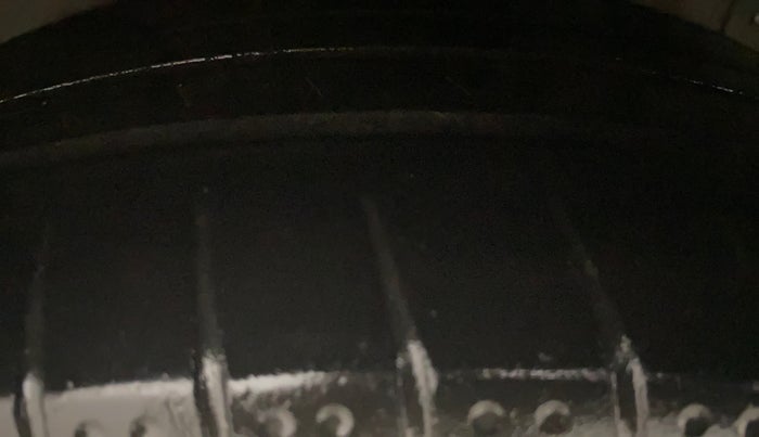 2015 Hyundai Xcent SX AT 1.2 (O), Petrol, Automatic, 83,775 km, Right Rear Tyre Tread