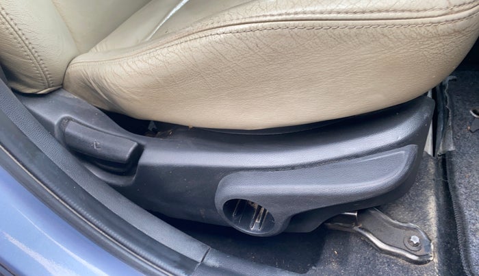 2015 Hyundai Xcent SX AT 1.2 (O), Petrol, Automatic, 83,775 km, Driver Side Adjustment Panel