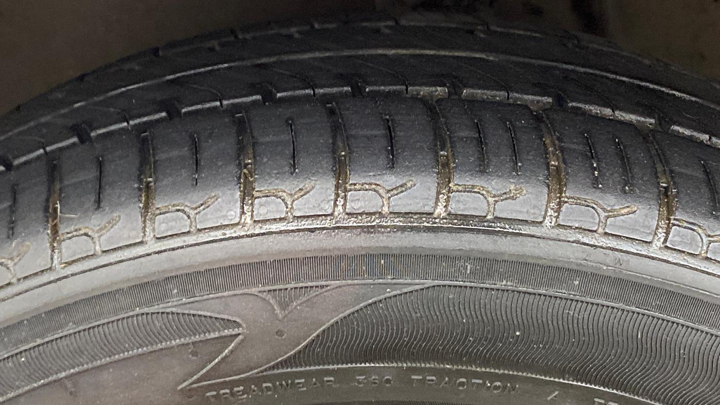 2017 Maruti Alto K10 VXI (O) AMT, Petrol, Automatic, 51,332 km, Left Front Tyre Tread