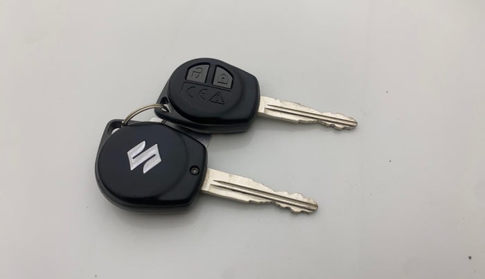 2022 Maruti Vitara Brezza LXI, Petrol, Manual, 19,841 km, Key Close Up