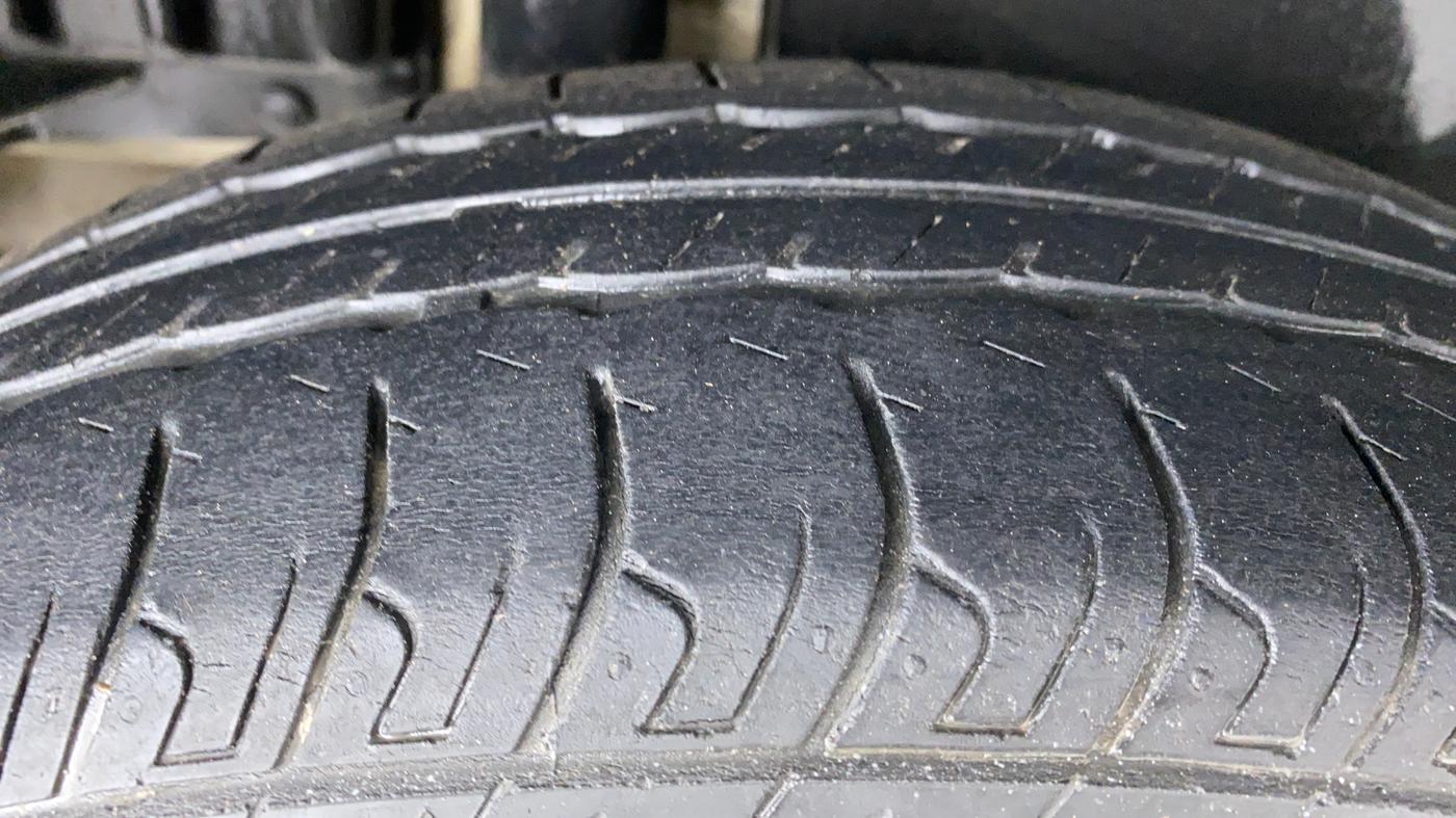 2012 Maruti Swift Dzire VXI, Petrol, Manual, 57,146 km, Right Rear Tyre Tread