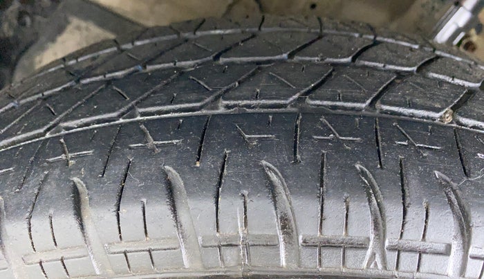 2012 Maruti Swift Dzire VXI, Petrol, Manual, 57,146 km, Left Front Tyre Tread