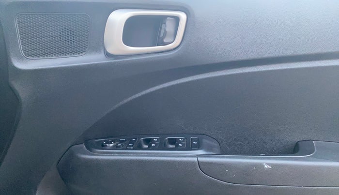 2019 Hyundai VENUE SX PLUS 1.0 TURBO DCT, Petrol, Automatic, 37,695 km, Driver Side Door Panels Control