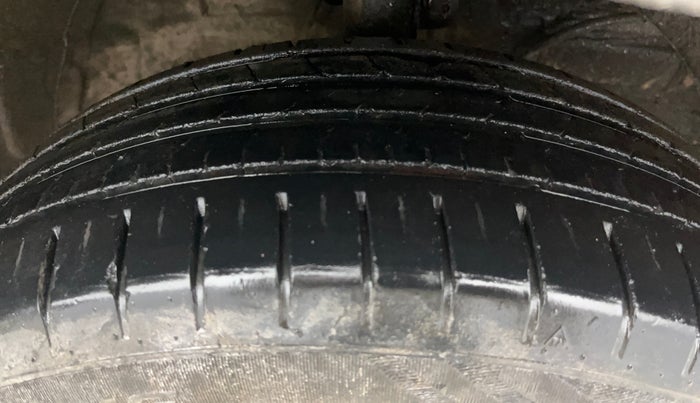 2023 Maruti Baleno  ZETA CNG 1.2L, CNG, Manual, 45,511 km, Right Front Tyre Tread