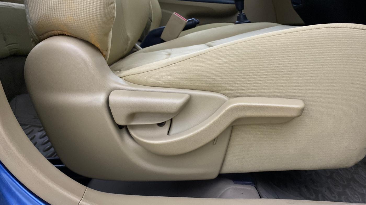 2014 Honda Amaze 1.2L I-VTEC S, CNG, Manual, 72,360 km, Driver Side Adjustment Panel