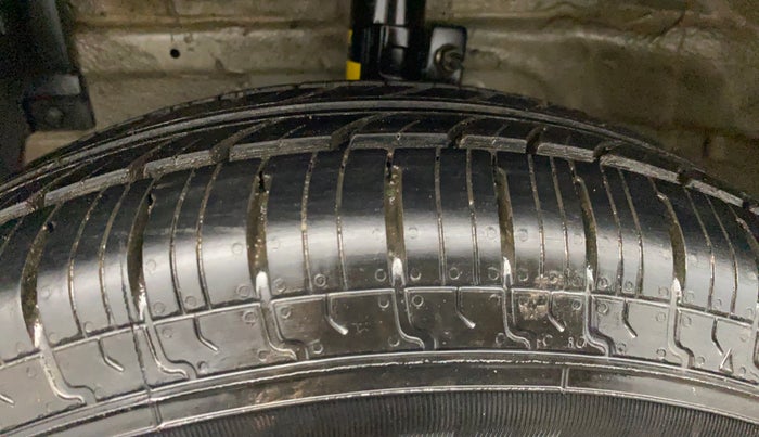 2014 Maruti Swift Dzire VXI, Petrol, Manual, 52,245 km, Left Front Tyre Tread