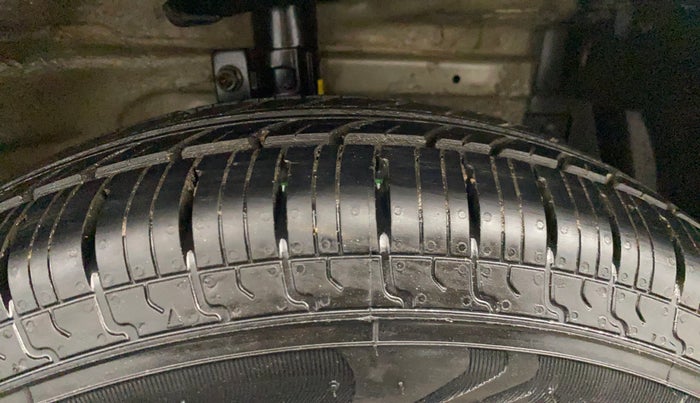 2014 Maruti Swift Dzire VXI, Petrol, Manual, 52,245 km, Right Front Tyre Tread