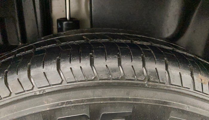 2014 Maruti Swift Dzire VXI, Petrol, Manual, 52,245 km, Right Rear Tyre Tread