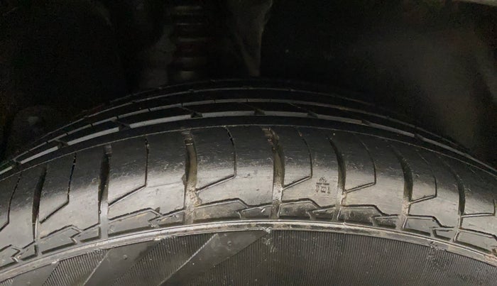 2021 Hyundai Creta SX EXECUTIVE 1.5 PETROL, Petrol, Manual, 27,201 km, Right Rear Tyre Tread