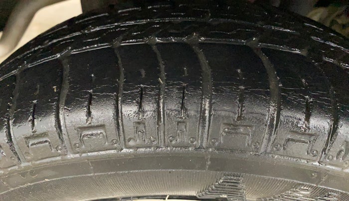 2016 Maruti Alto 800 LXI, Petrol, Manual, 27,024 km, Right Rear Tyre Tread