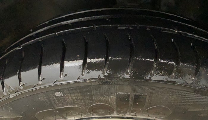 2016 Maruti Alto 800 LXI, Petrol, Manual, 27,024 km, Left Front Tyre Tread