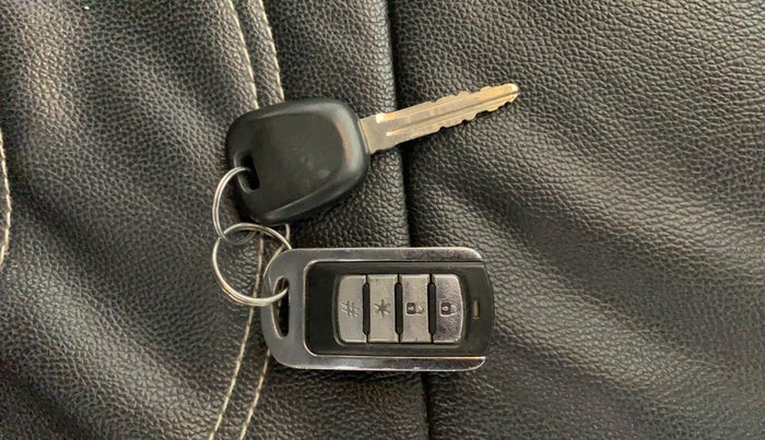 2016 Maruti Alto 800 LXI, Petrol, Manual, 27,024 km, Key Close Up