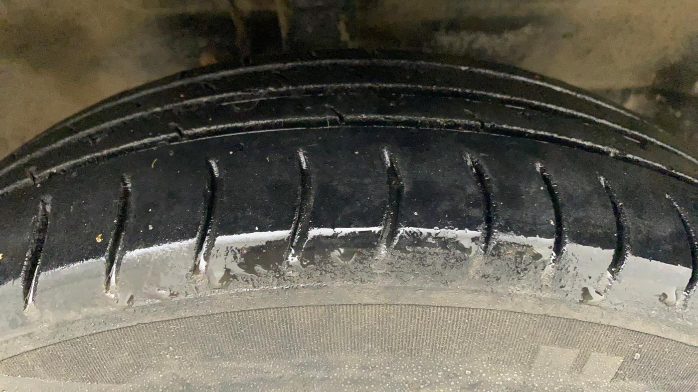 2017 Maruti Wagon R 1.0 LXI CNG, CNG, Manual, 98,707 km, Right Front Tyre Tread