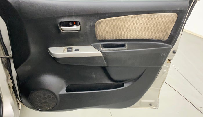 2017 Maruti Wagon R 1.0 LXI CNG, CNG, Manual, 98,707 km, Driver Side Door Panels Control