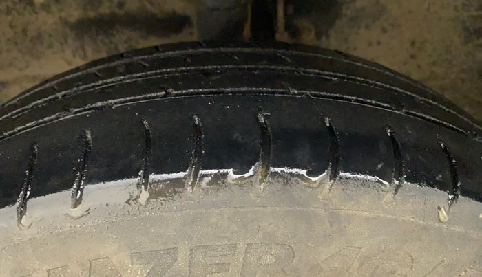 2017 Maruti Wagon R 1.0 LXI CNG, CNG, Manual, 98,707 km, Left Front Tyre Tread