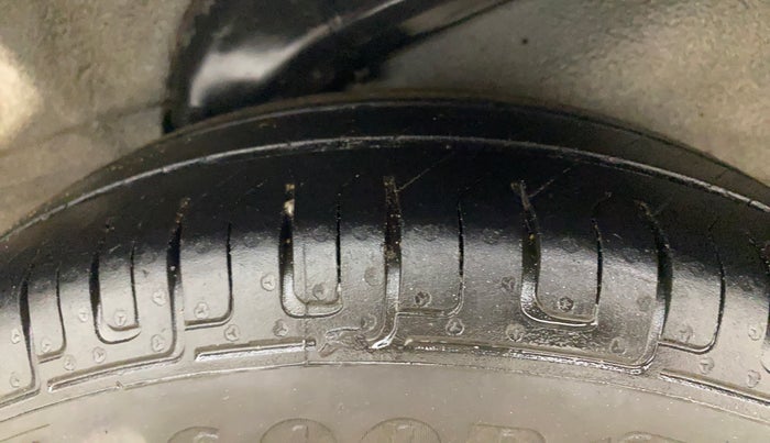 2014 Hyundai i10 SPORTZ 1.1, Petrol, Manual, 1,11,771 km, Left Rear Tyre Tread