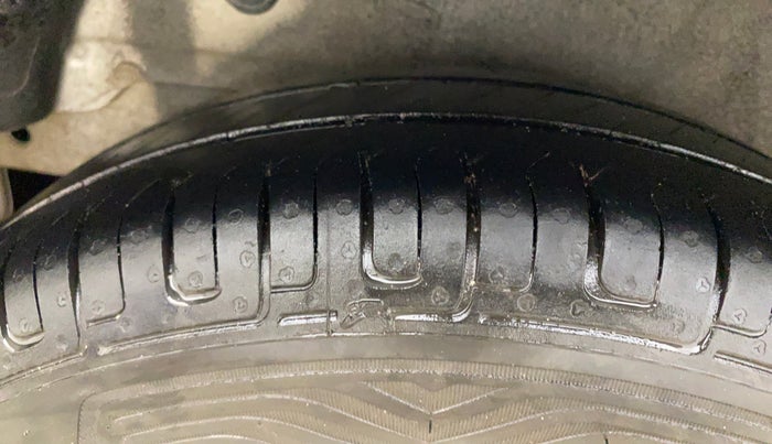 2014 Hyundai i10 SPORTZ 1.1, Petrol, Manual, 1,11,771 km, Right Rear Tyre Tread