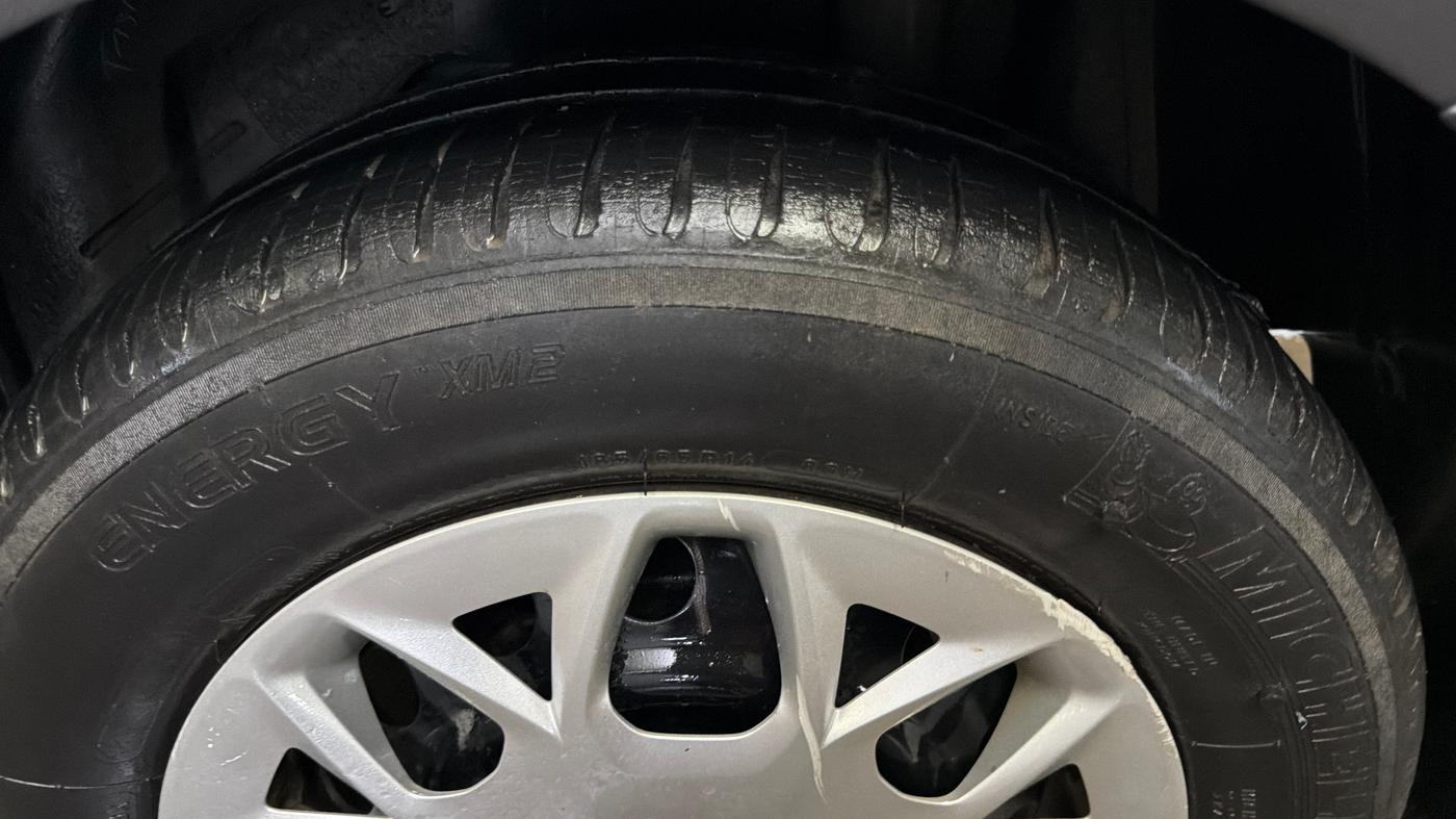 2016 Ford Figo Aspire AMBIENTE 1.2 PETROL, Petrol, Manual, 75,718 km, Left Rear Tyre Tread