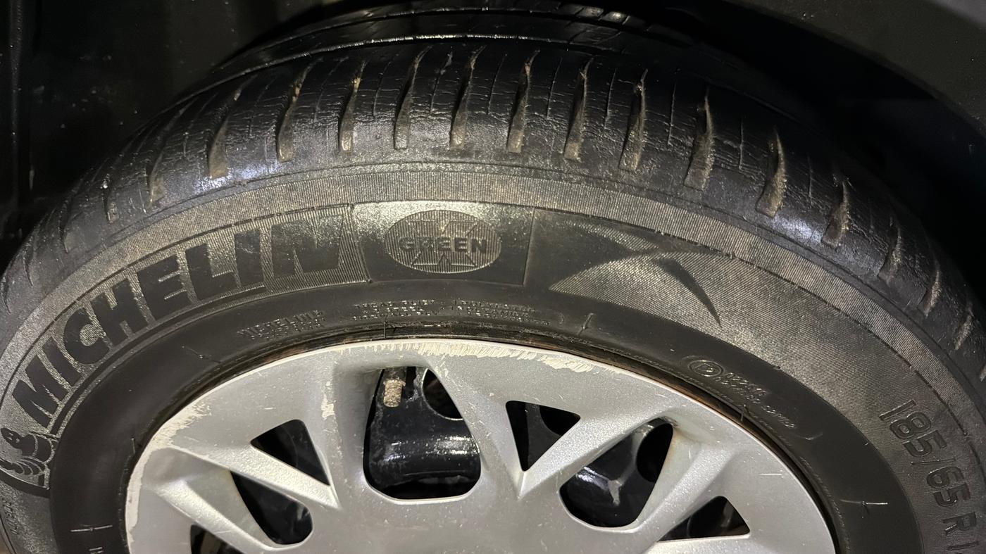 2016 Ford Figo Aspire AMBIENTE 1.2 PETROL, Petrol, Manual, 75,718 km, Right Rear Tyre Tread