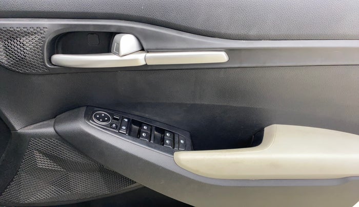 2022 KIA SELTOS HTK PLUS 1.5 IMT, Petrol, Manual, 71,399 km, Driver Side Door Panels Control