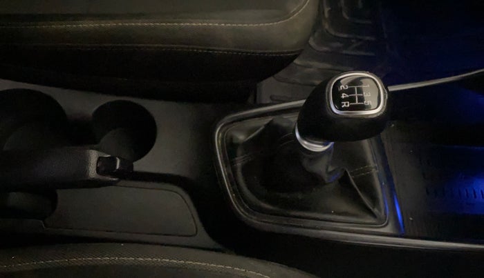 2022 Hyundai NEW I20 ASTA 1.2 MT, Petrol, Manual, 29,690 km, Gear Lever