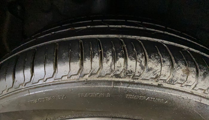 2022 Hyundai NEW I20 ASTA 1.2 MT, Petrol, Manual, 29,690 km, Right Rear Tyre Tread