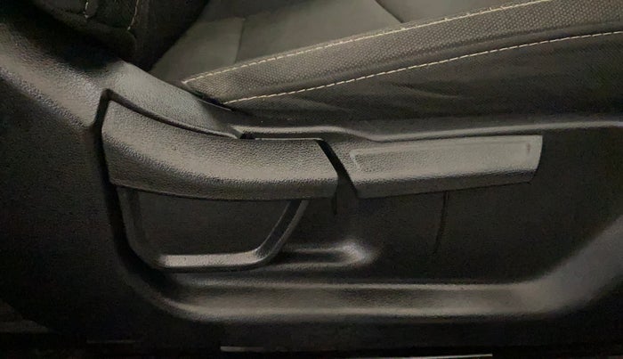 2022 Hyundai NEW I20 ASTA 1.2 MT, Petrol, Manual, 29,690 km, Driver Side Adjustment Panel