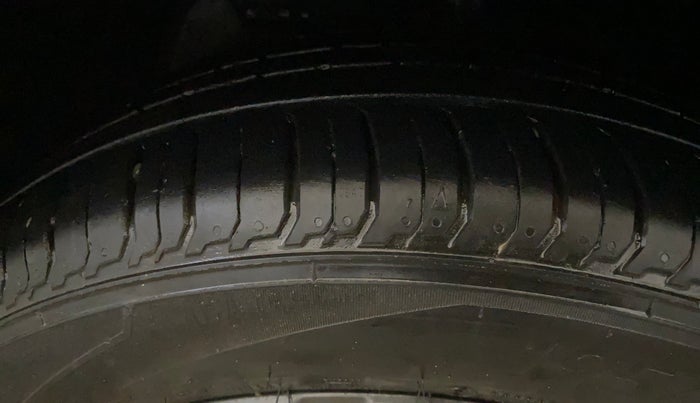 2022 Hyundai NEW I20 ASTA 1.2 MT, Petrol, Manual, 29,690 km, Left Front Tyre Tread